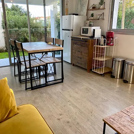 T2 Proche Plages Avec Jardin - Wifi & Parking *